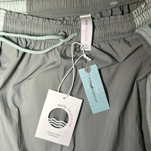 Anthropology +Daily Women’s Two Tone Green Elastic Waist Practice Pants - Picture 3 of 7